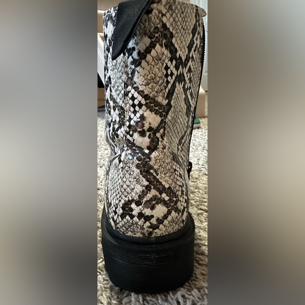 Cupid Snake Print Combat Boots Chunky Lace-Up Side Zipper Ankle Boots - Picture 7 of 8